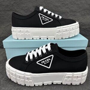 🎀Prada Women's Vintage Pink sneakers